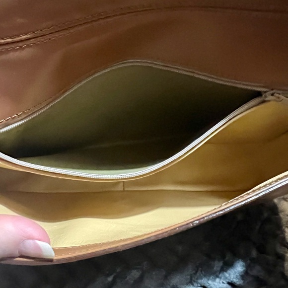 Dooney & Bourke Tan Leather Shoulder Bag, Italian Leather. - Picture 5 of 7